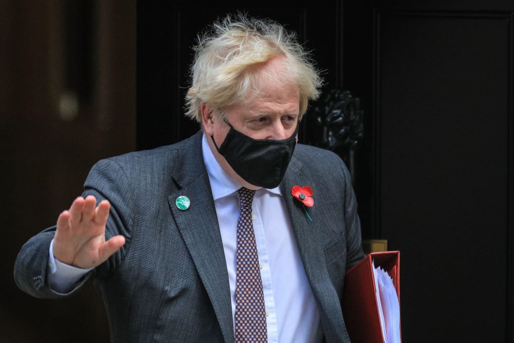 Boris Johnson wearing a face mask